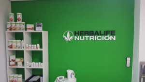 impresionarte-xativa-nutricion-herbalife-centro-bienestar-oficina-trabajo-pared-letrero-rotulo-verde